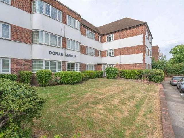Flat for sale in Muswell Hill, Greater London