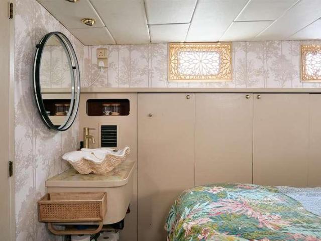 Flat for sale in Runnymede, Surrey