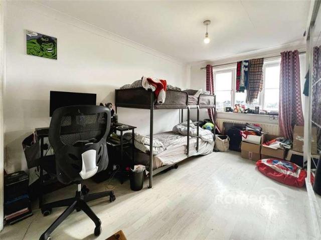 Flat for sale in Cargate, Aldershot