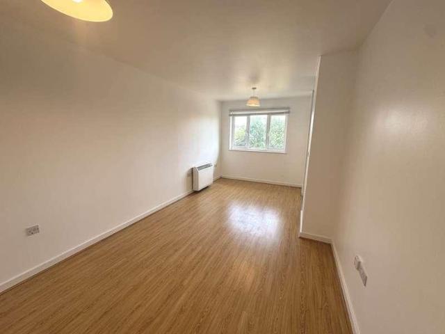 Flat for sale in Kenton, Greater London