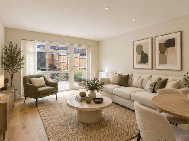 Flat for sale in London Borough of Wandsworth, Greater London