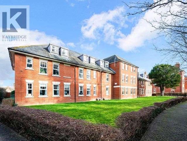 Flat for sale in Manor Park, Epsom