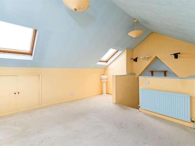 Flat for sale in Seven Kings, Greater London