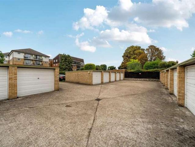 Flat for sale in Shortlands, Greater London