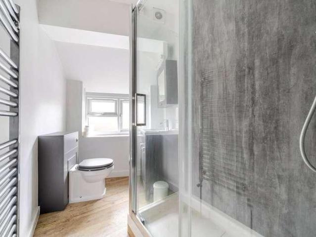 Flat for sale in Walworth, Greater London