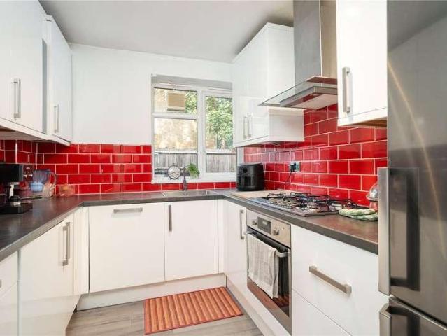 Flat for sale in Putney, Greater London
