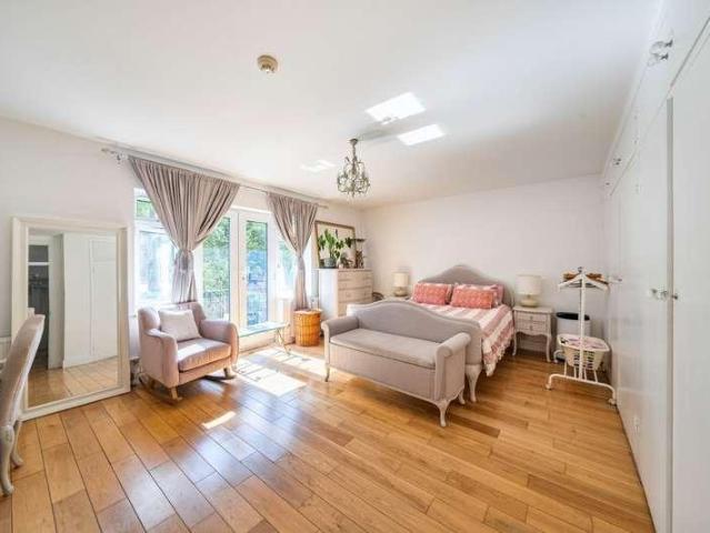 Flat for sale in London Borough of Barnet, Greater London