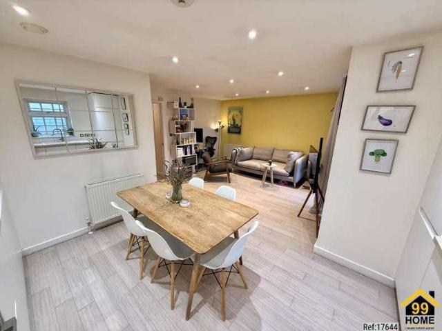 Flat for sale in Bromley-by-Bow, Greater London
