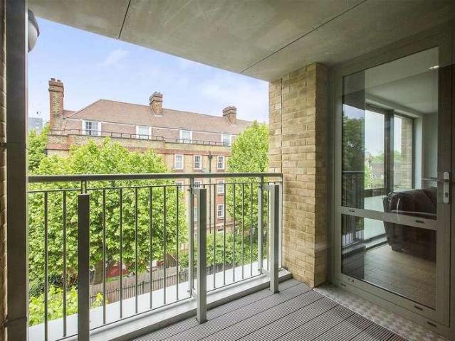 Flat for sale in South Lambeth, Greater London