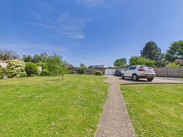 Flat for sale in Worthing, West Sussex