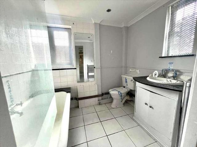 Flat for sale in Denham, Buckinghamshire