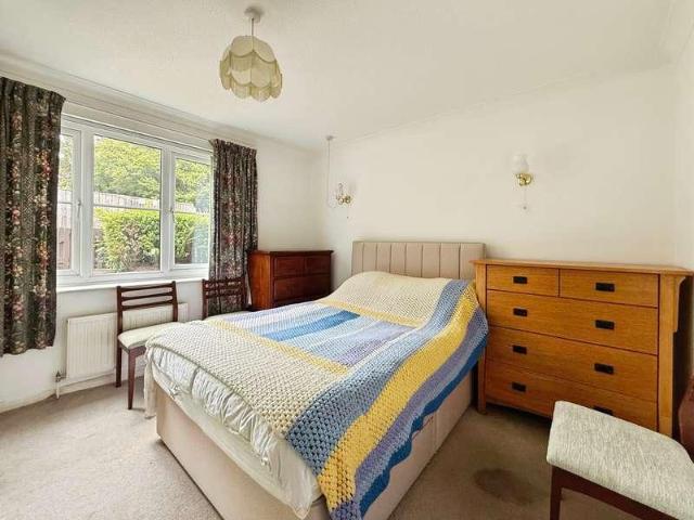 Flat for sale in Crowthorne
