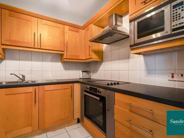 Flat for sale in Highbury, Greater London