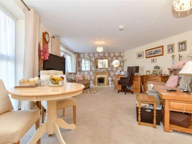 Flat for sale in Tower Hamlets, Ash