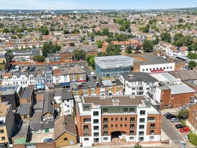 Flat for sale in Leyton, Greater London