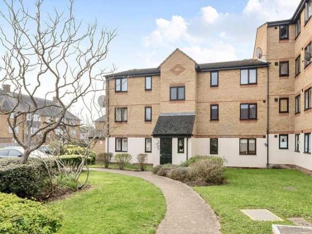 Flat for sale in Carterhatch, Greater London