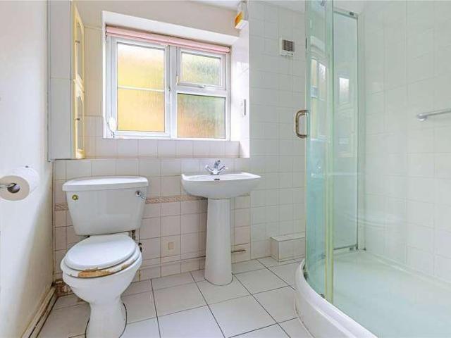 Flat for sale in Radlett, Hertfordshire