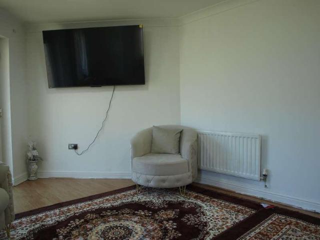 Flat for sale in Harrow Weald, Greater London