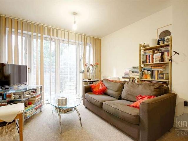 Flat for sale in Hale End, Greater London