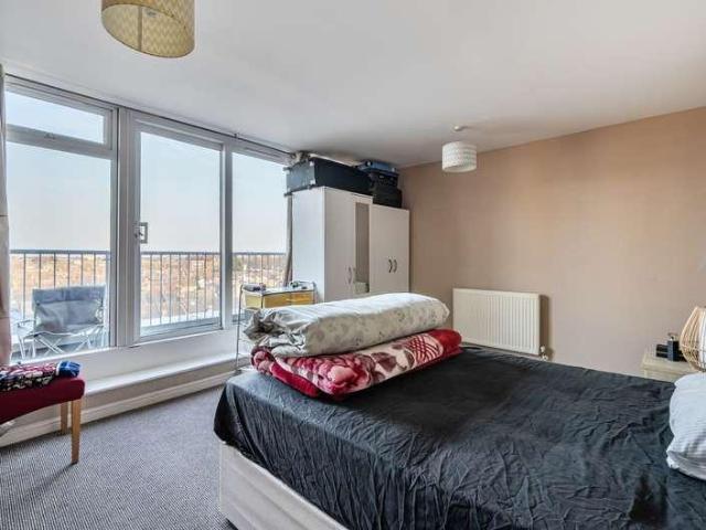 Flat for sale in Maryland, Greater London