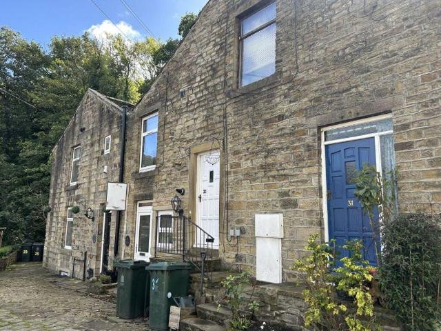 Flat for sale in Goose Eye, Bradford