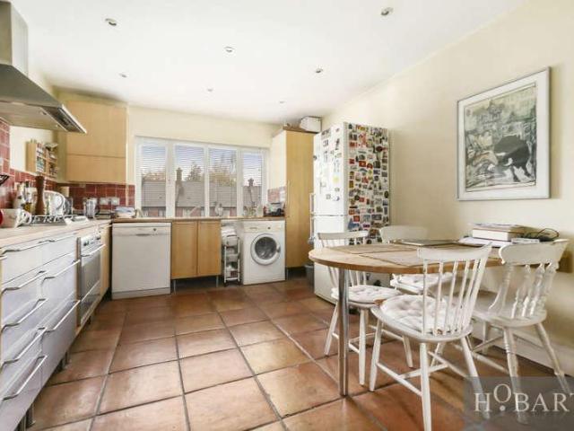 Flat for sale in Stroud Green, Greater London