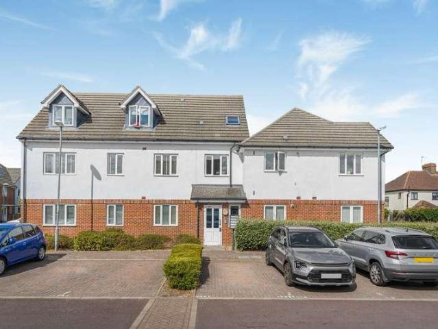 Flat for sale in Blackhills, Surrey