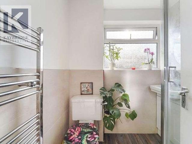 Flat for sale in Ewell, Epsom and Ewell