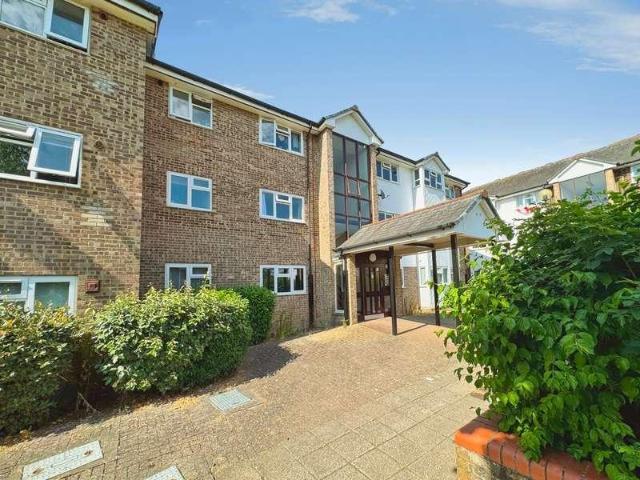 Flat for sale in Hanworth, Bracknell