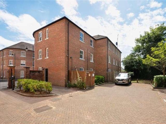 Flat for sale in St. Stephen's, The Bridge