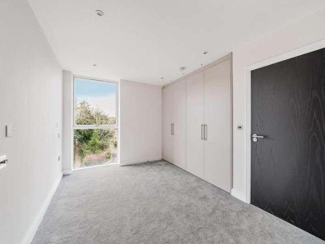 Flat for sale in Little Stanmore, Greater London