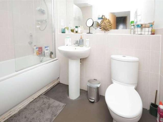 Flat for sale in Quarrendon, Aylesbury