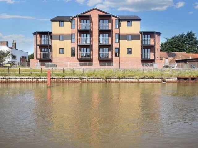 Flat for sale in Stokesby, Norfolk