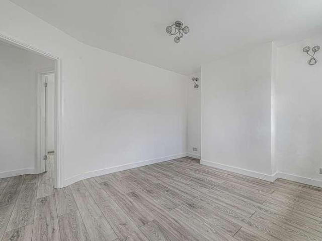 Flat for sale in Bromley Common, Greater London