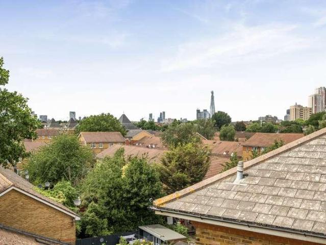 Flat for sale in Bermondsey, Greater London