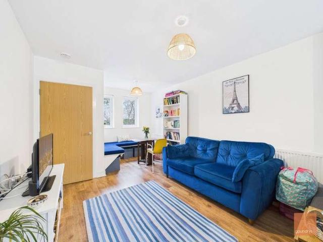 Flat for sale in Newham, Penweathers