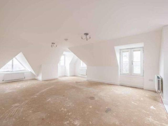 Flat for sale in Iver