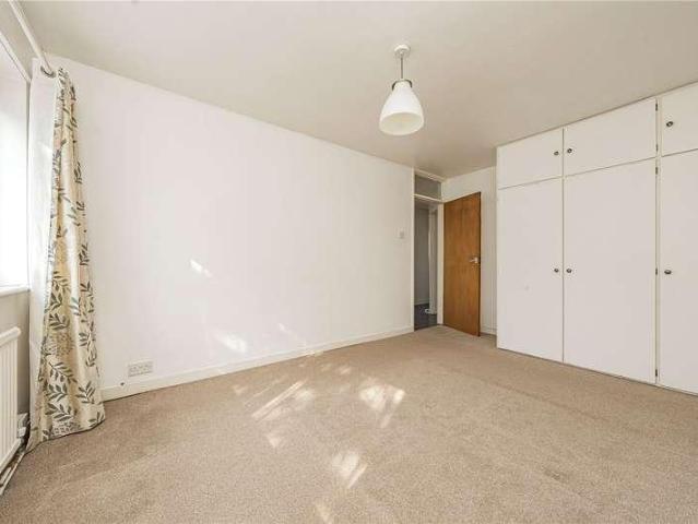Flat for sale in New Malden, Greater London