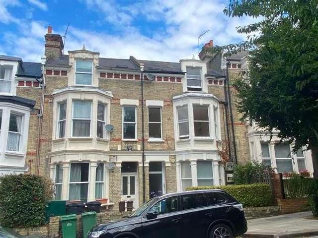 Flat for sale in Kilburn, Greater London
