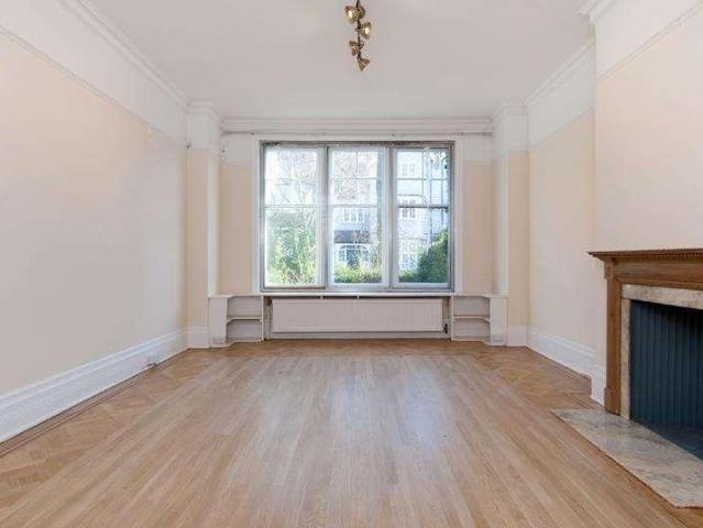 Flat for sale in West Hampstead, Greater London