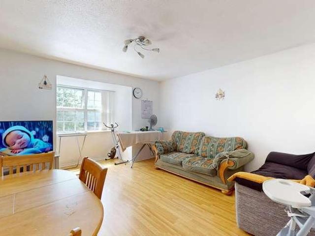 Flat for sale in Penarth, Wales