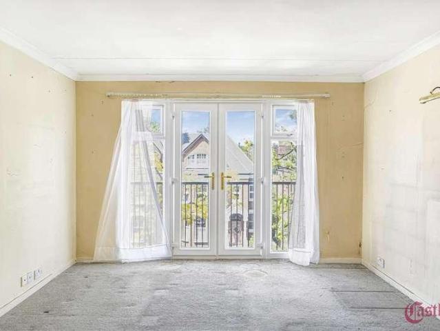 Flat for sale in Shepherd's Hill, Greater London