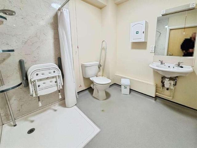 Flat for sale in Broad Folds, Queensbury