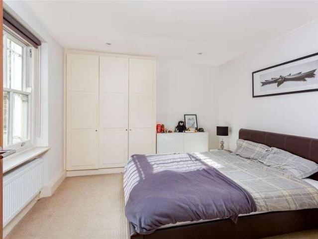 Flat for sale in South Hampstead, Greater London