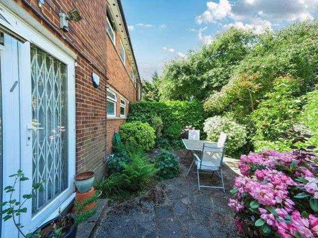 Flat for sale in Woodside Park, Greater London