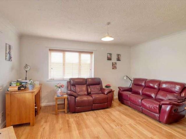 Flat for sale in Dale Hill, Essex