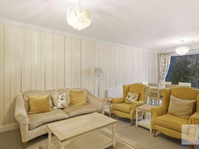 Flat for sale in Paddington, Greater London