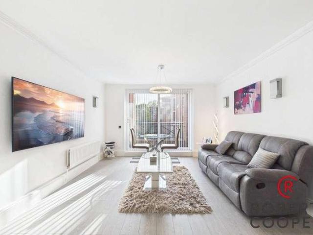 Flat for sale in Greater London