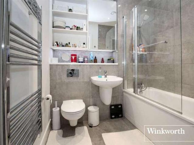 Flat for sale in Elstree and Borehamwood, Borehamwood