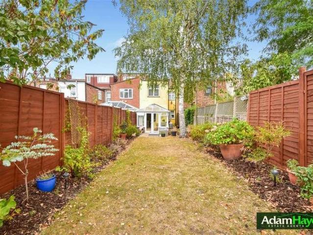 Flat for sale in Finchley, Greater London